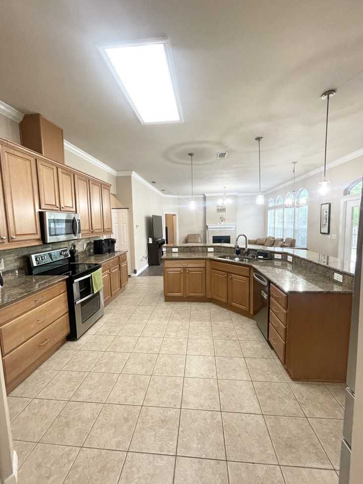 2244 Nw 101st St - Photo 5 of 20