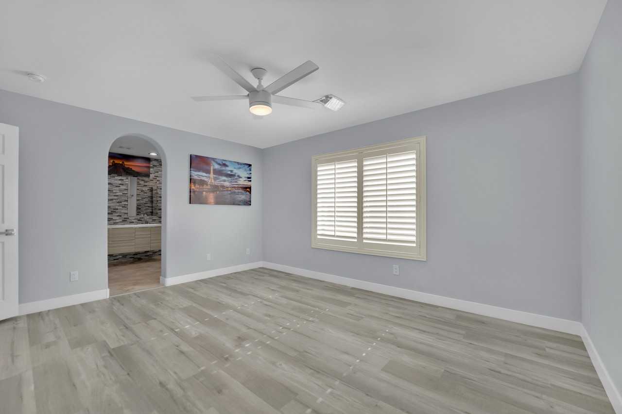 9645 Grapeland Ave - Photo 7 of 17
