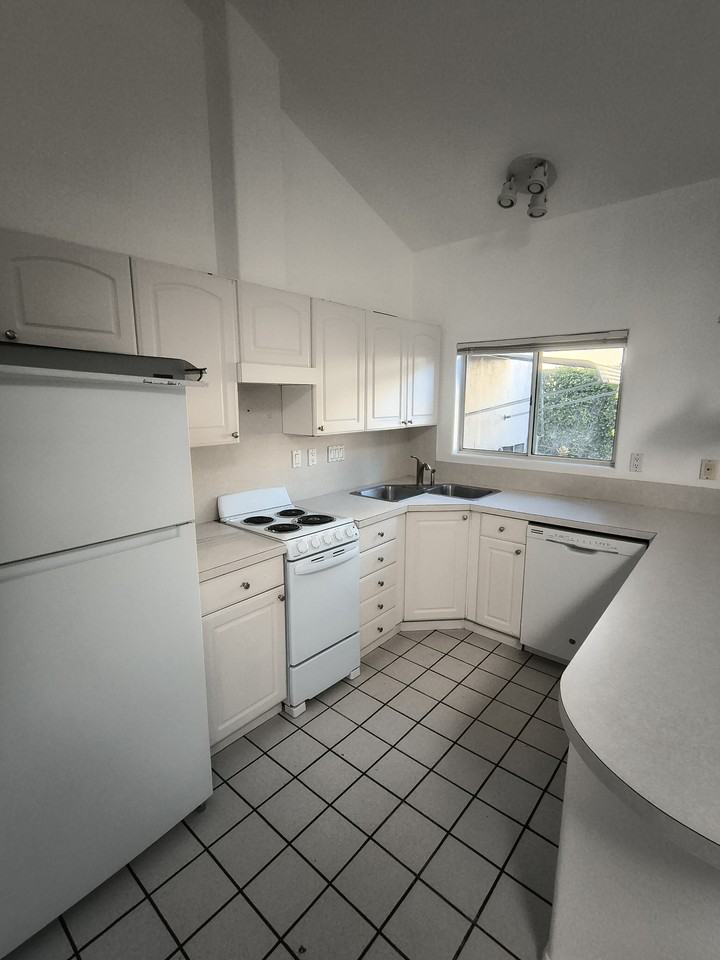 9015 Campo Rd - Photo 5 of 12