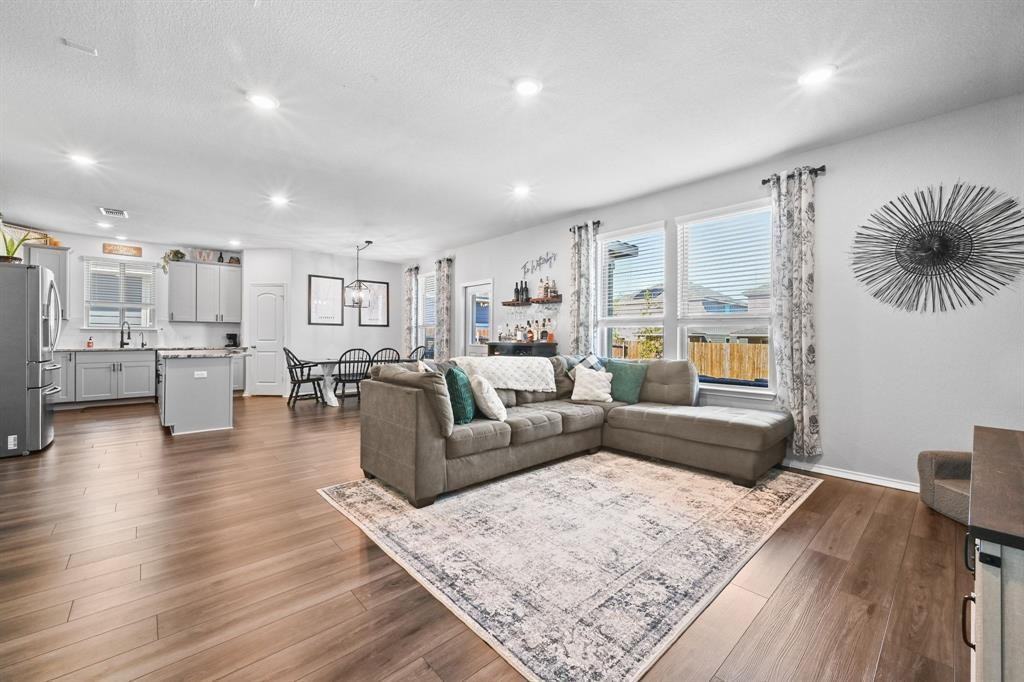317 Black Alder St - Photo 5 of 10