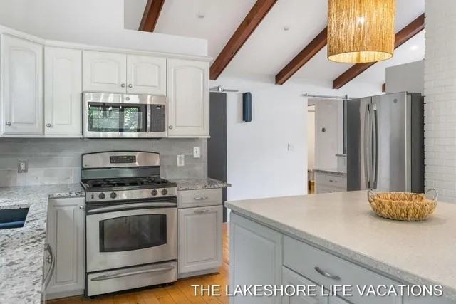3892 Lakeridge Dr - Photo 3 of 21
