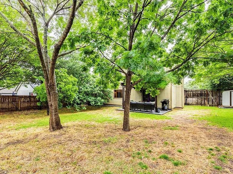 12005 Thompkins Dr - Photo 5 of 26