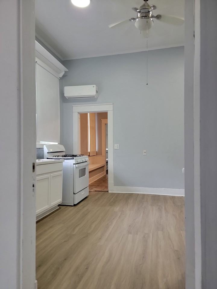 613 W Pine St #2 - Photo 5 of 6