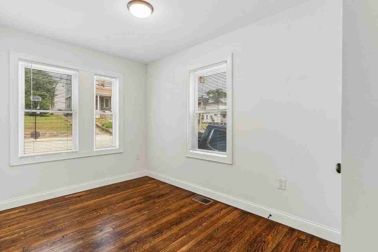 183 Whitwell St #1 - Photo 7 of 13