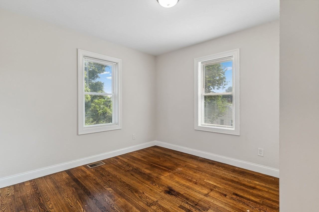 183 Whitwell St #1 - Photo 6 of 13