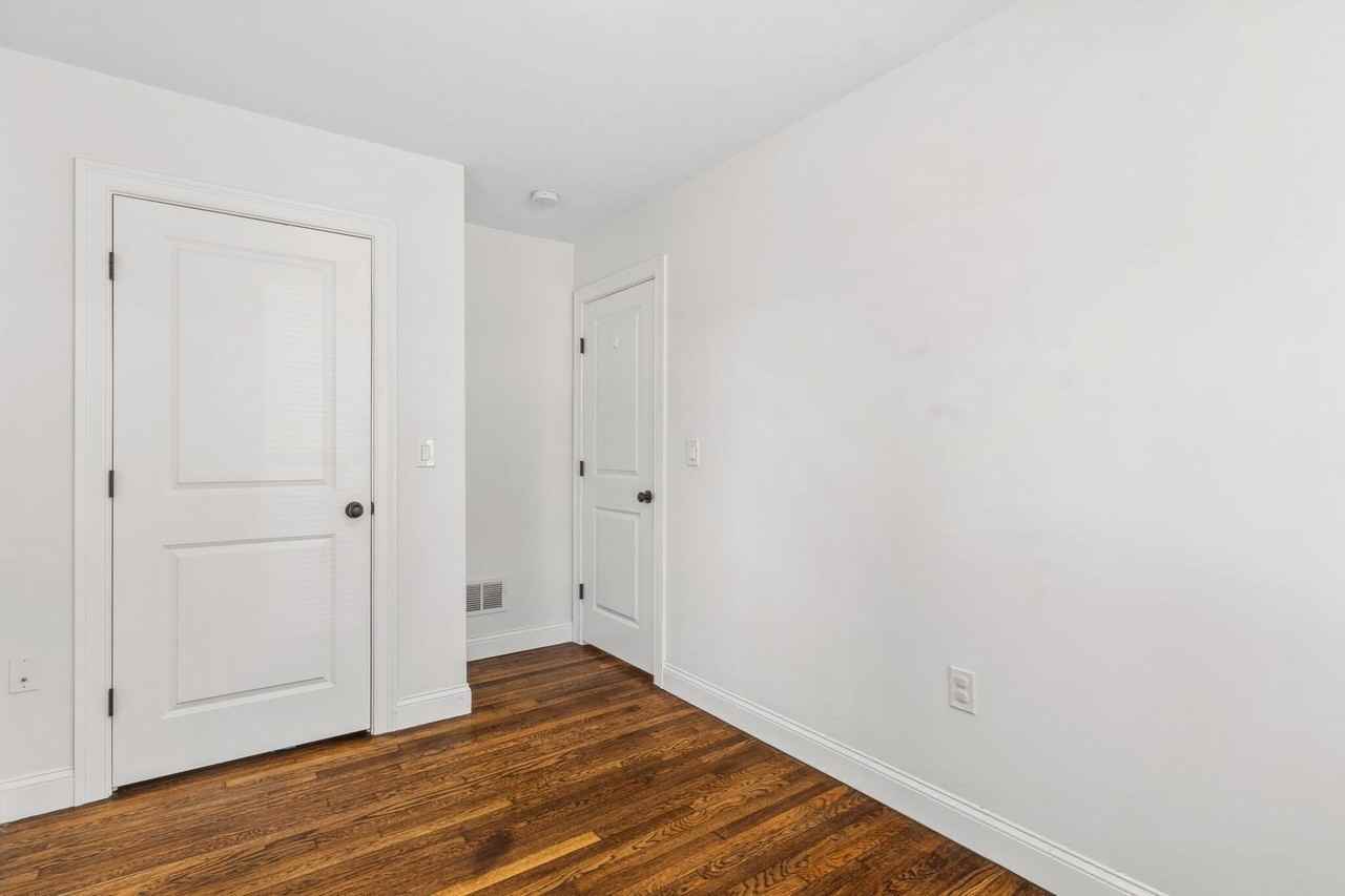 183 Whitwell St #1 - Photo 4 of 13