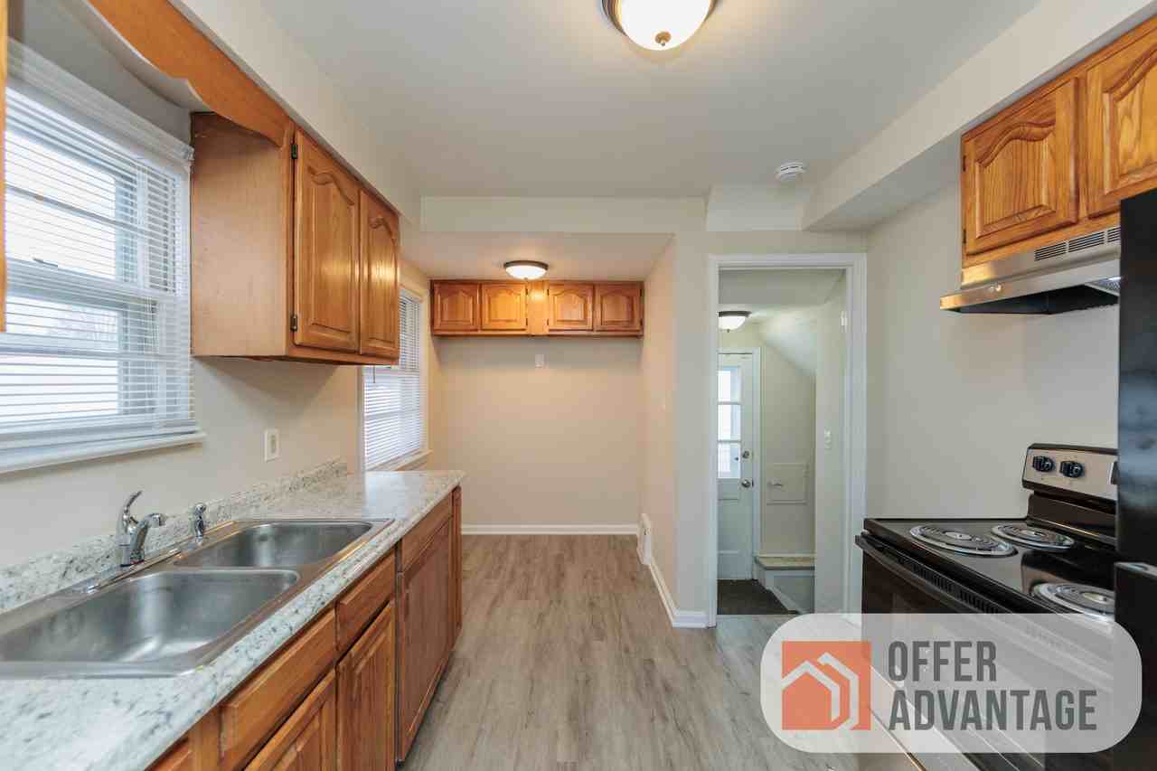 12404 Willard Ave - Photo 4 of 10