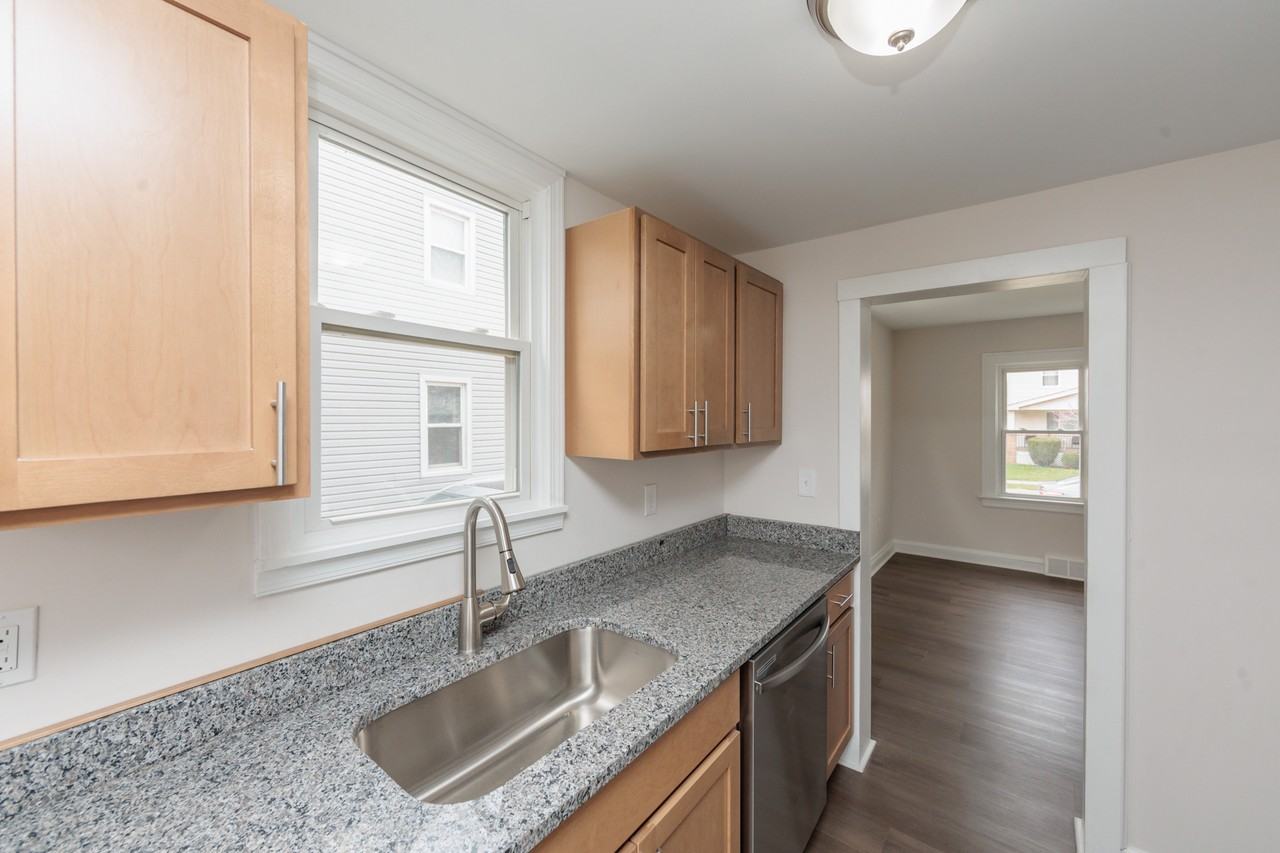 21870 Ball Ave - Photo 5 of 10
