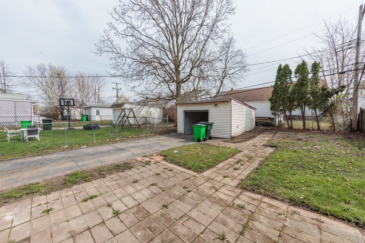 21870 Ball Ave - Photo 4 of 10