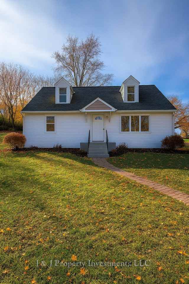 7119 S Solon Rd - Photo 2 of 24