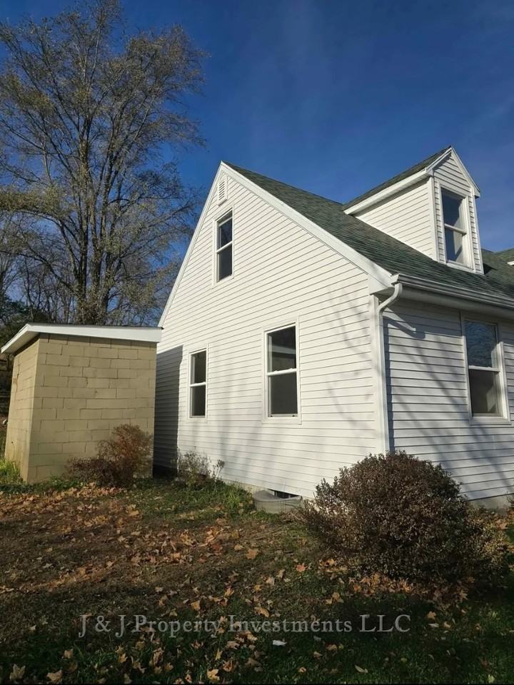 7119 S Solon Rd - Photo 2 of 24