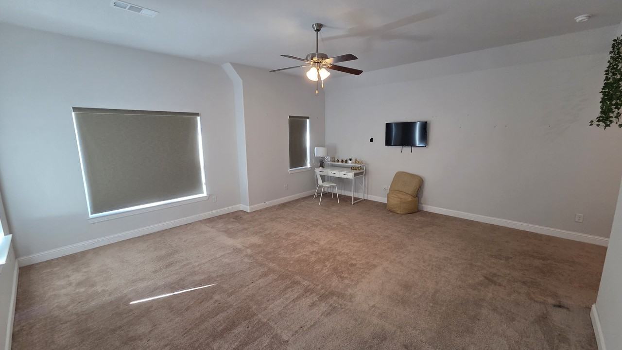 1112 Maverick Dr - Photo 5 of 38