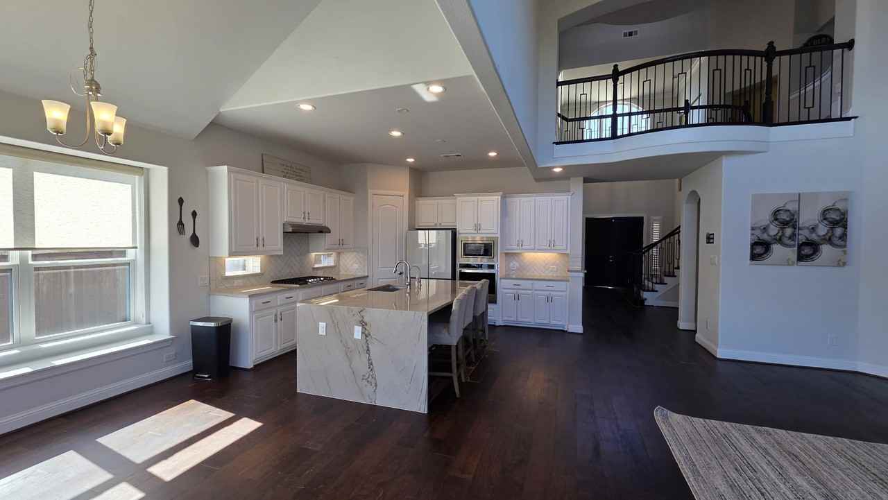 1112 Maverick Dr - Photo 3 of 38