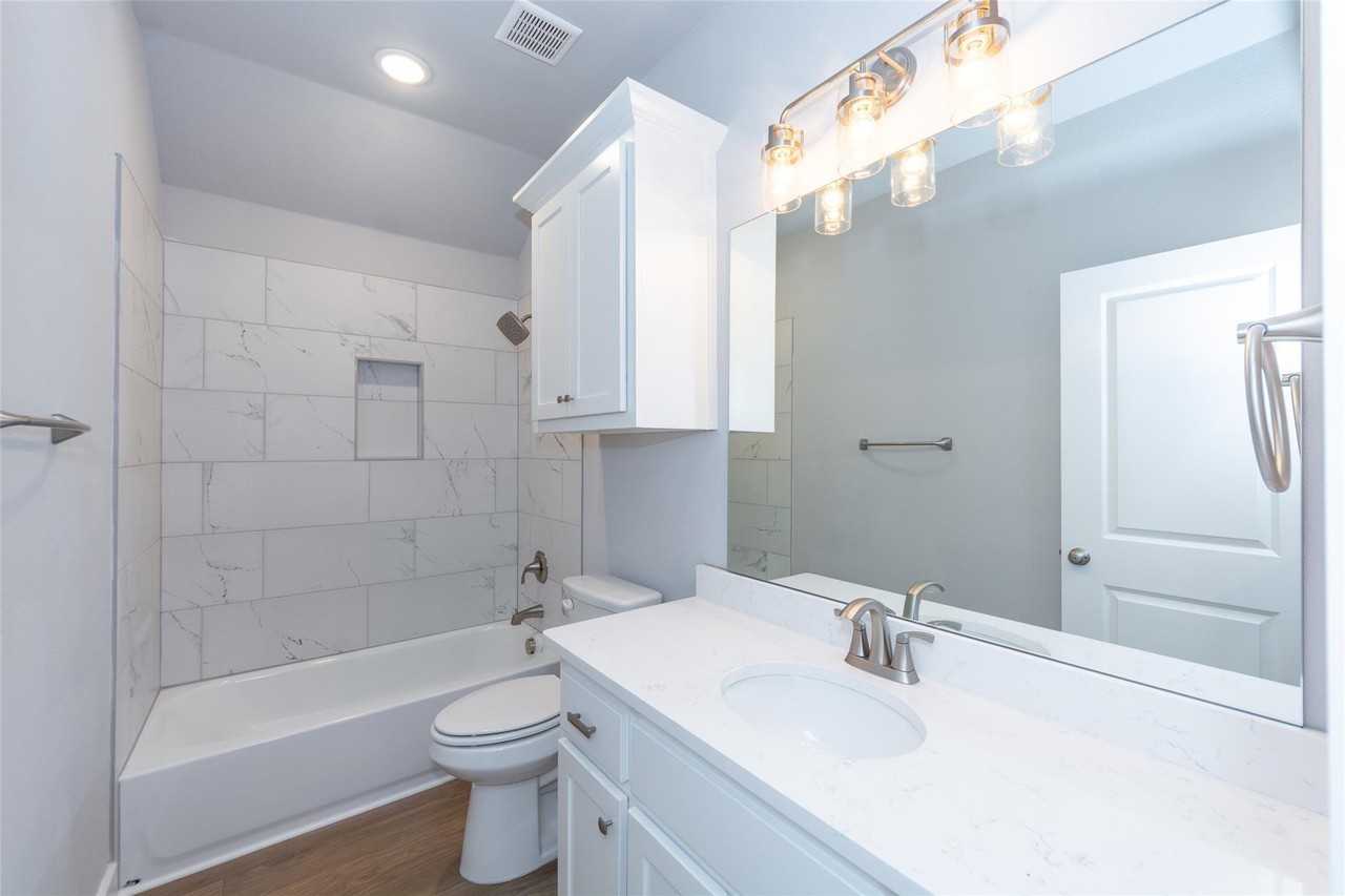 5007 Peacock Ln - Photo 3 of 10