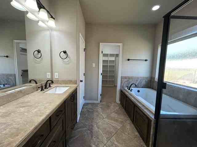 15623 Shady Brook Ln - Photo 2 of 26
