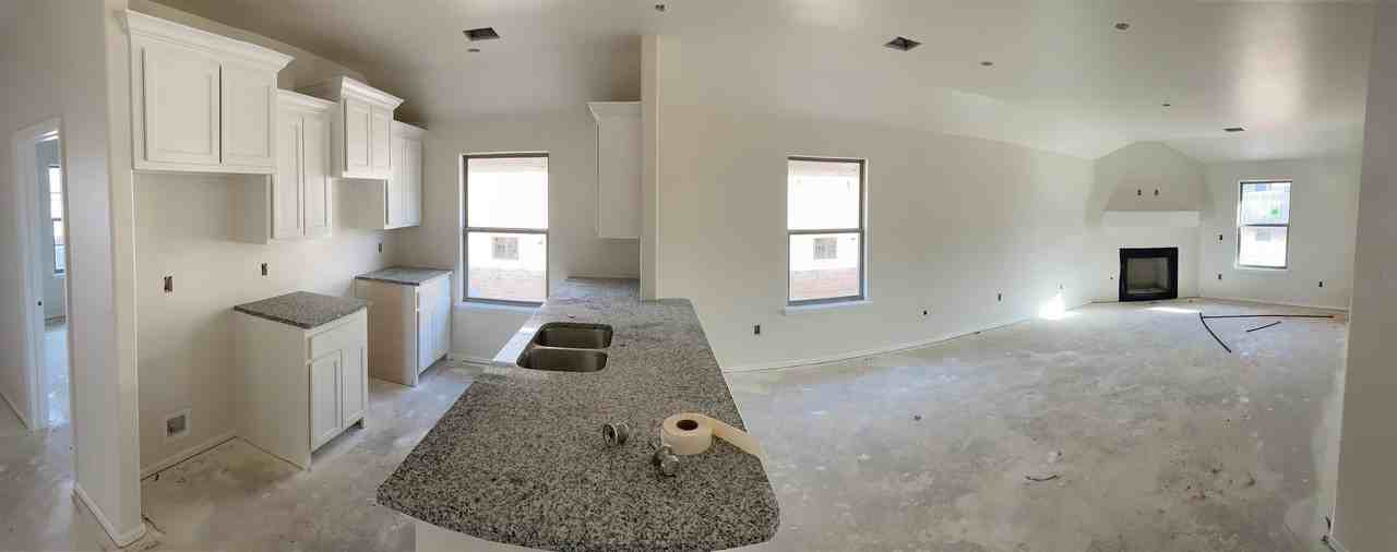 2401 Alta Vista Ln - Photo 3 of 22