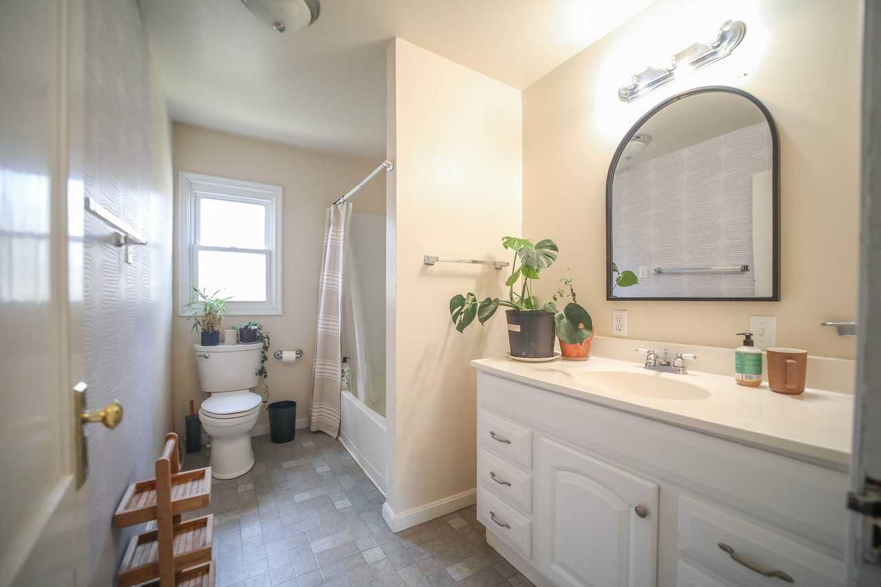 437 Roseland Rd - Photo 6 of 21
