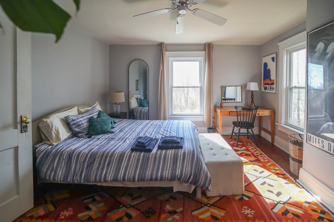 437 Roseland Rd - Photo 2 of 21