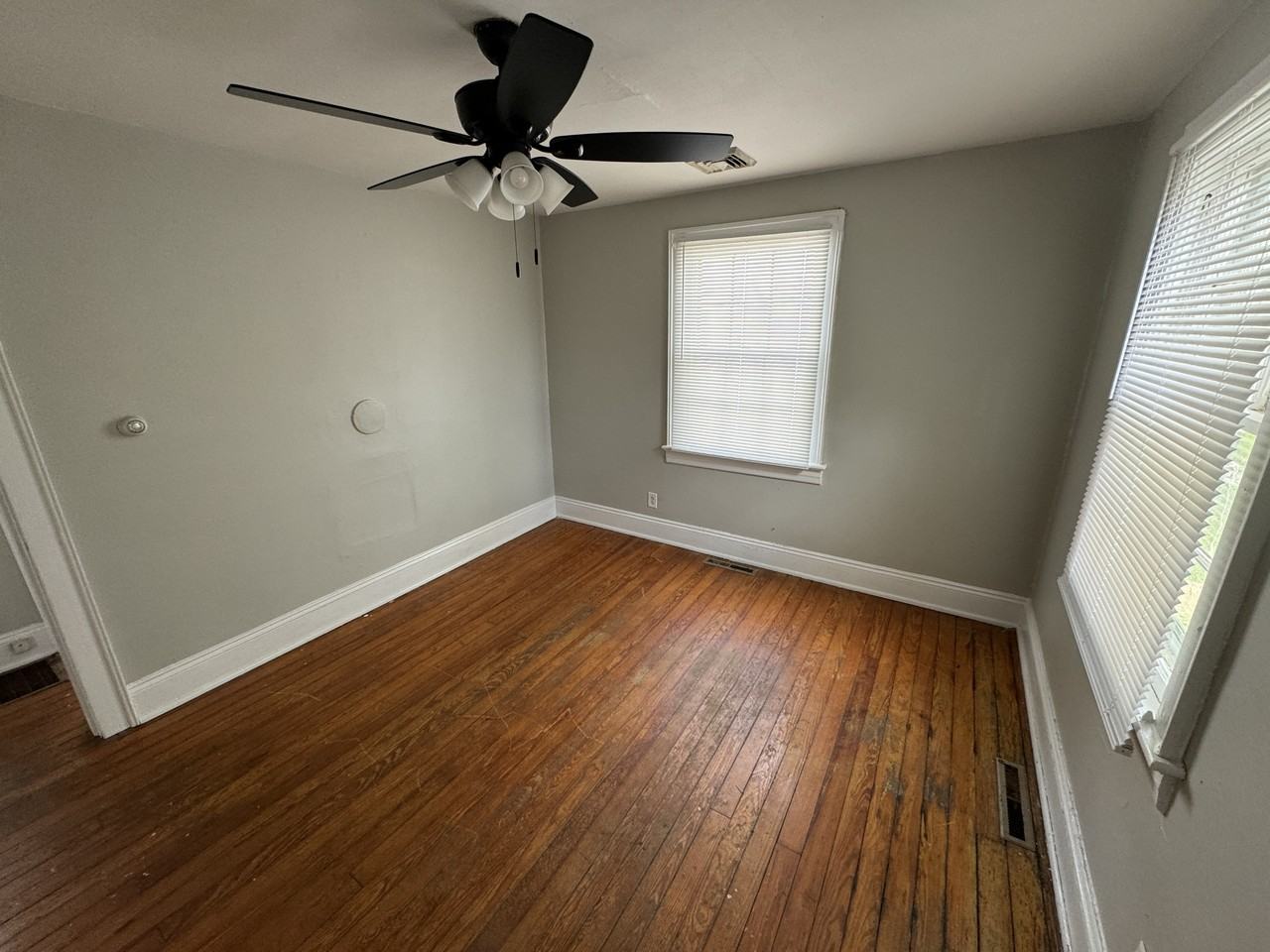 709 Jackson St - Photo 7 of 8