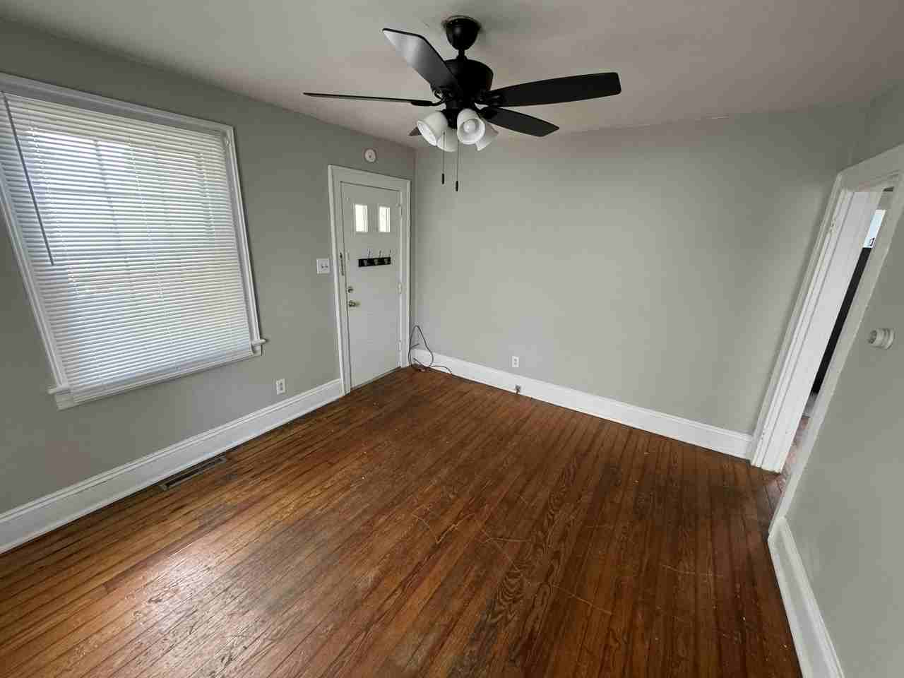 709 Jackson St - Photo 3 of 8