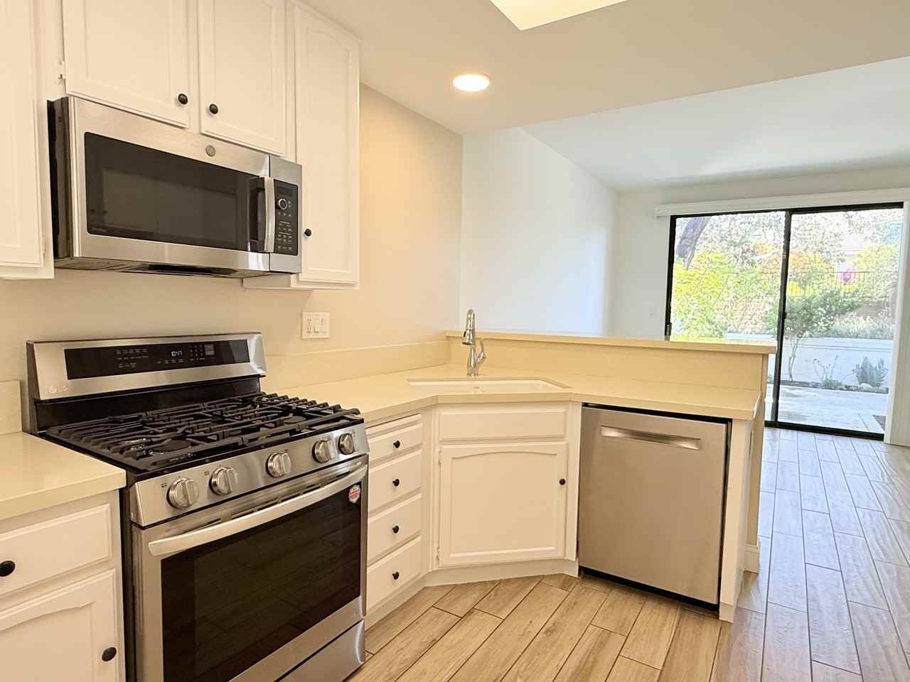 3628 Voyager Cir - Photo 4 of 33