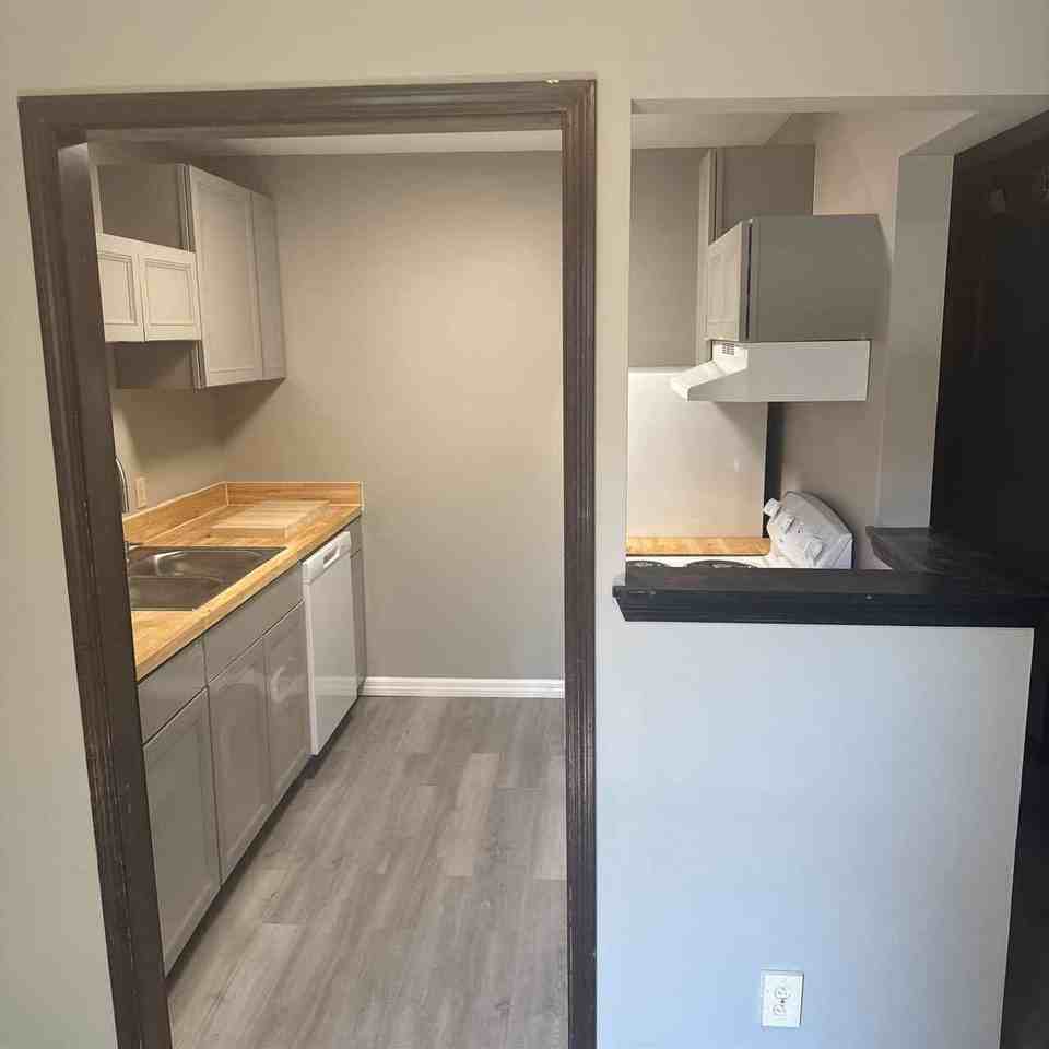 455 Stara Cir #C - Photo 5 of 26