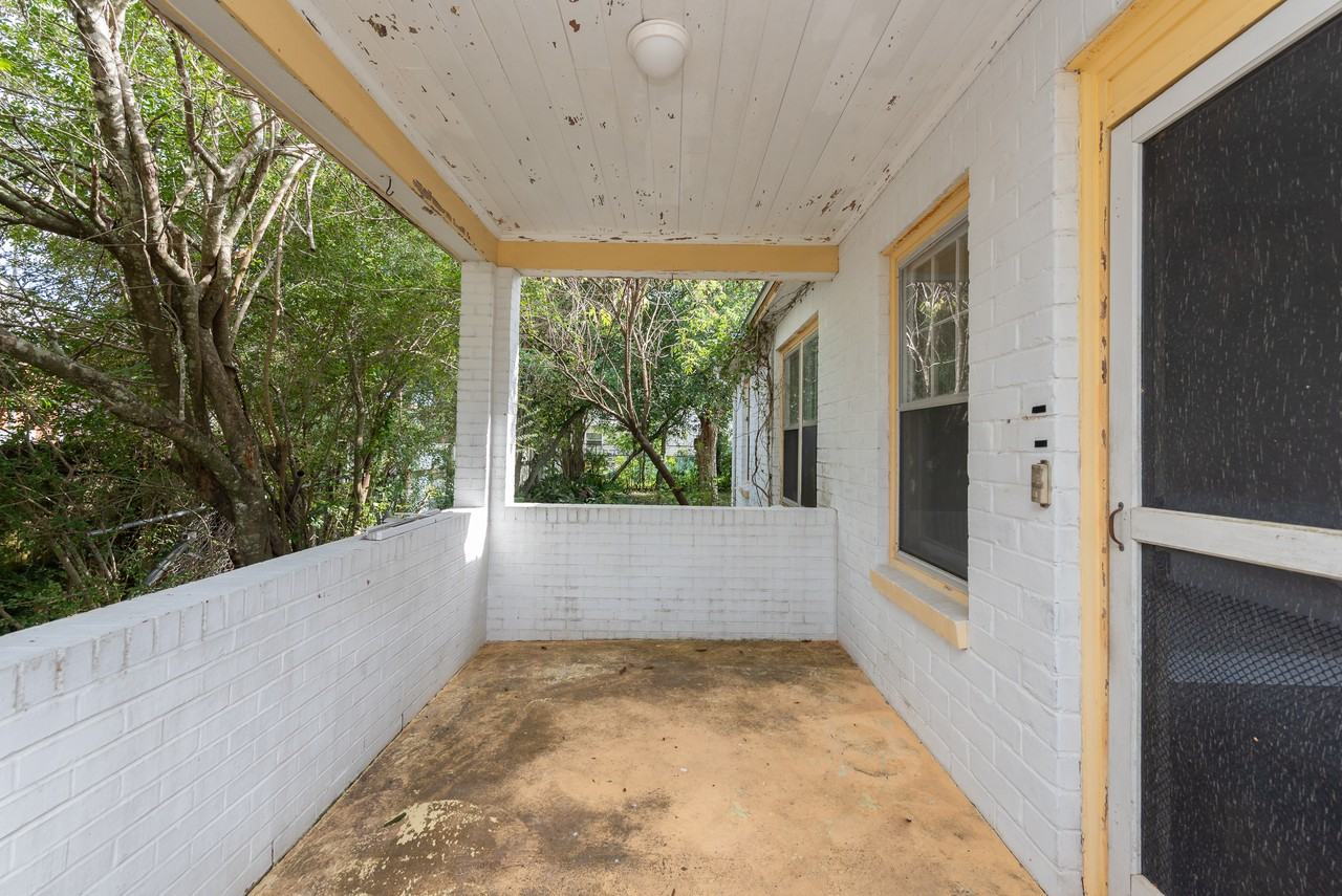 225 Bryant Rd - Photo 3 of 21