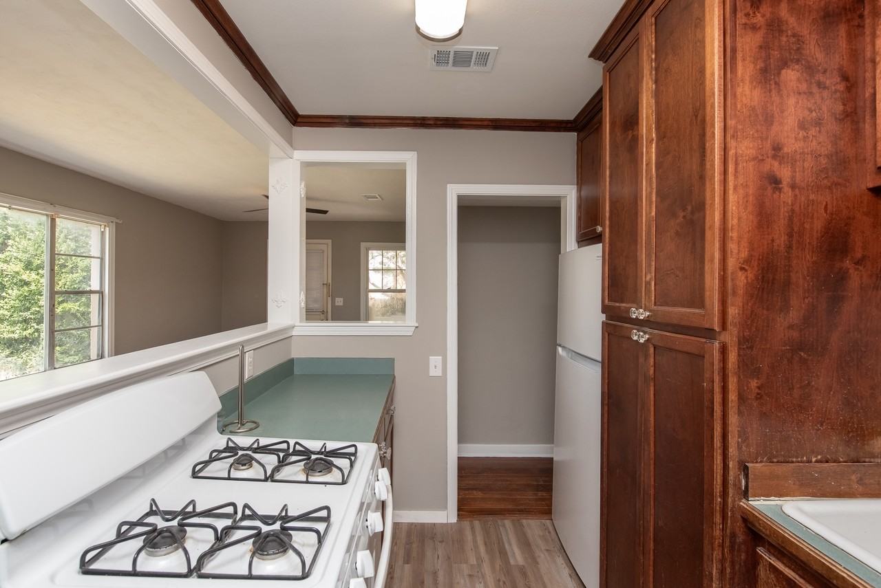 225 Bryant Rd - Photo 5 of 21