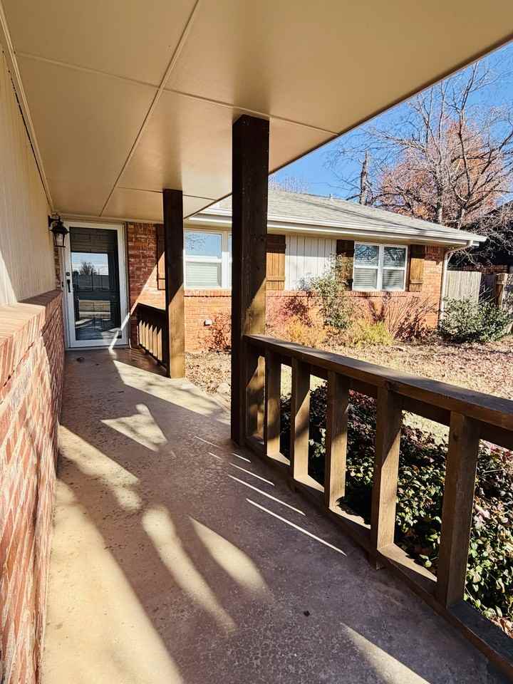 2705 Carlton Way - Photo 4 of 10