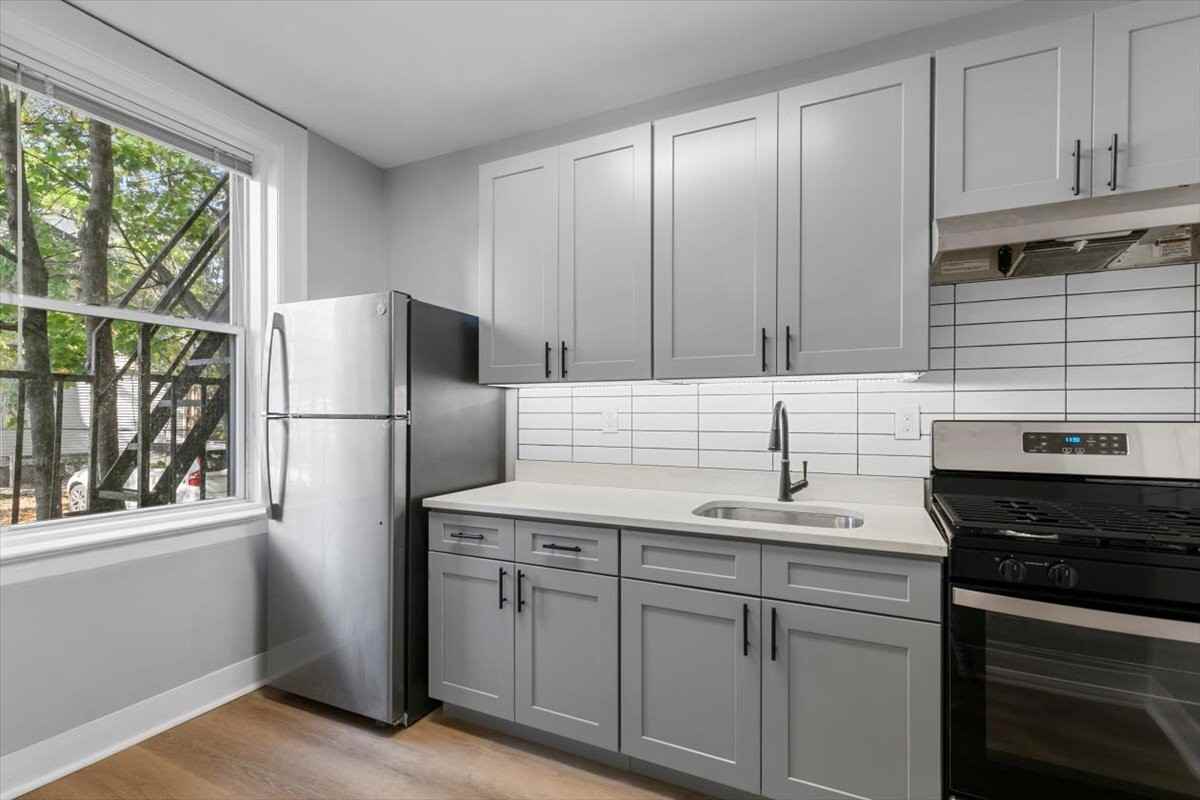 1476 Chapel St #103 - Photo 5 of 10