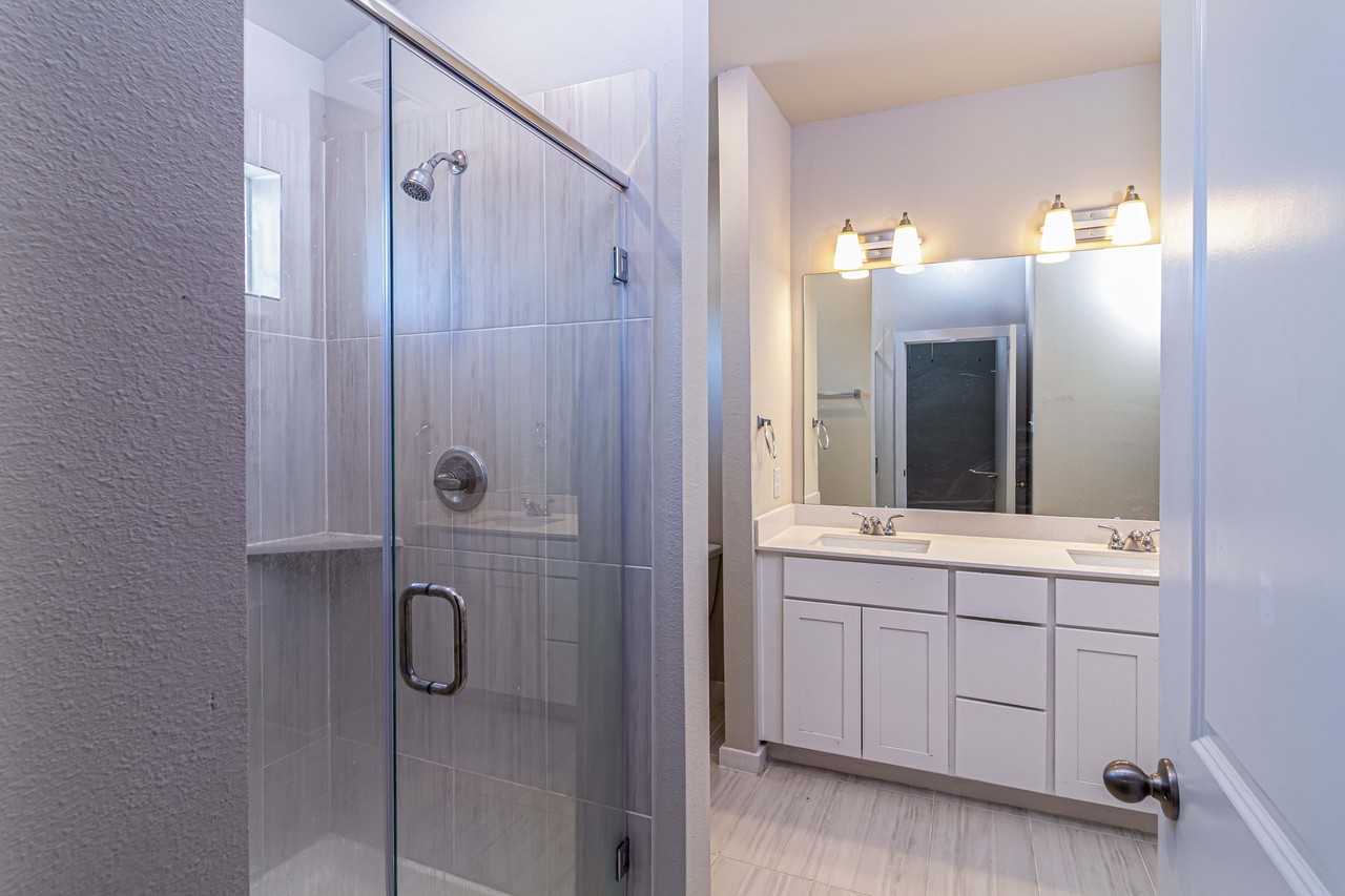 1228 Creekbank Dr #1 - Photo 7 of 28