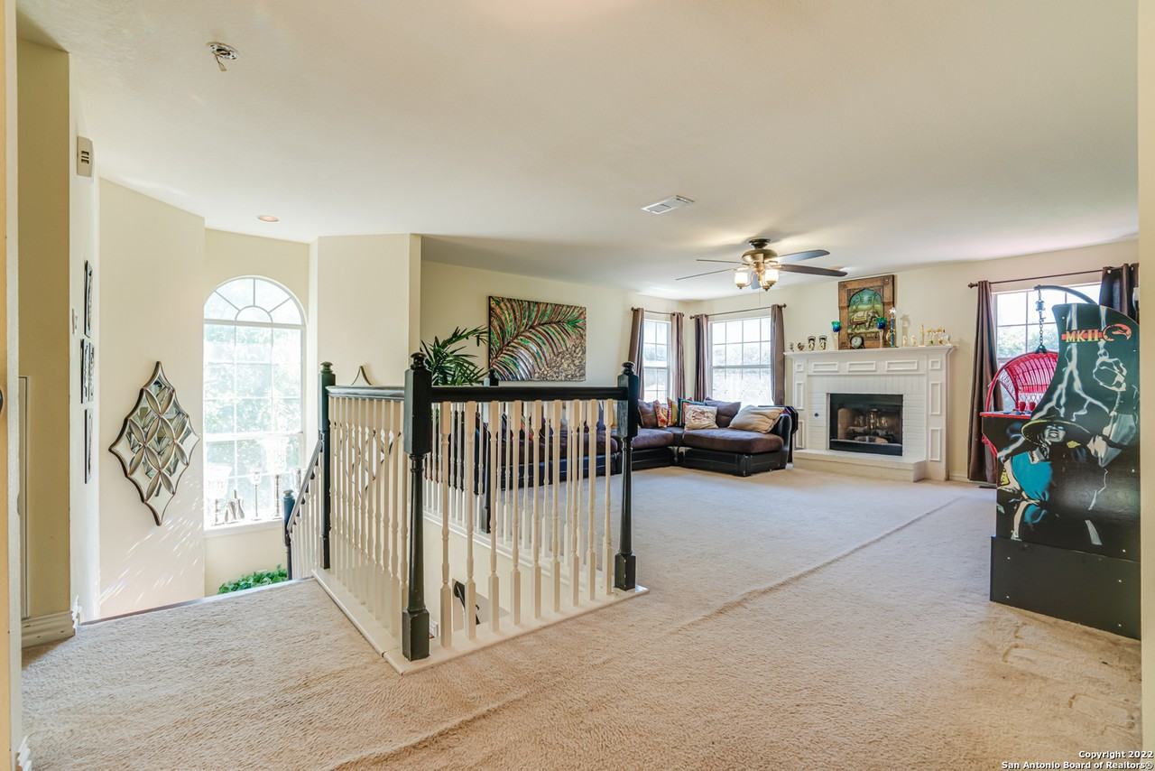 4514 Shavano Holw - Photo 3 of 10