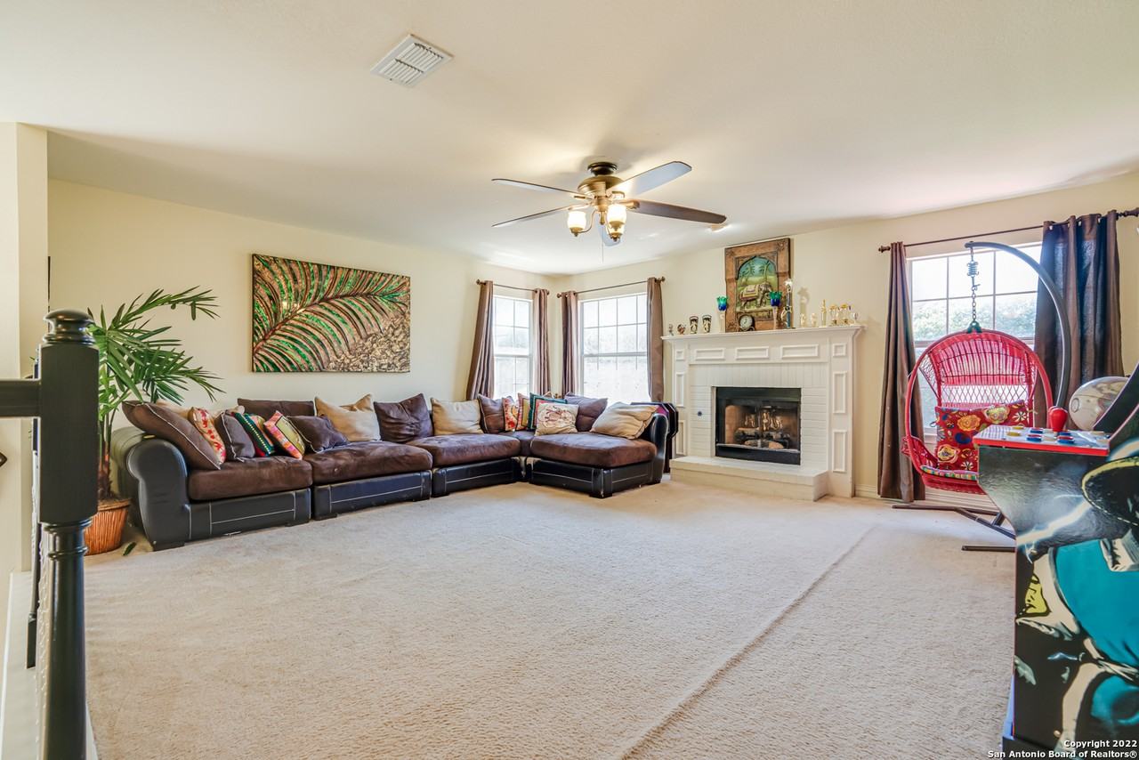 4514 Shavano Holw - Photo 4 of 10