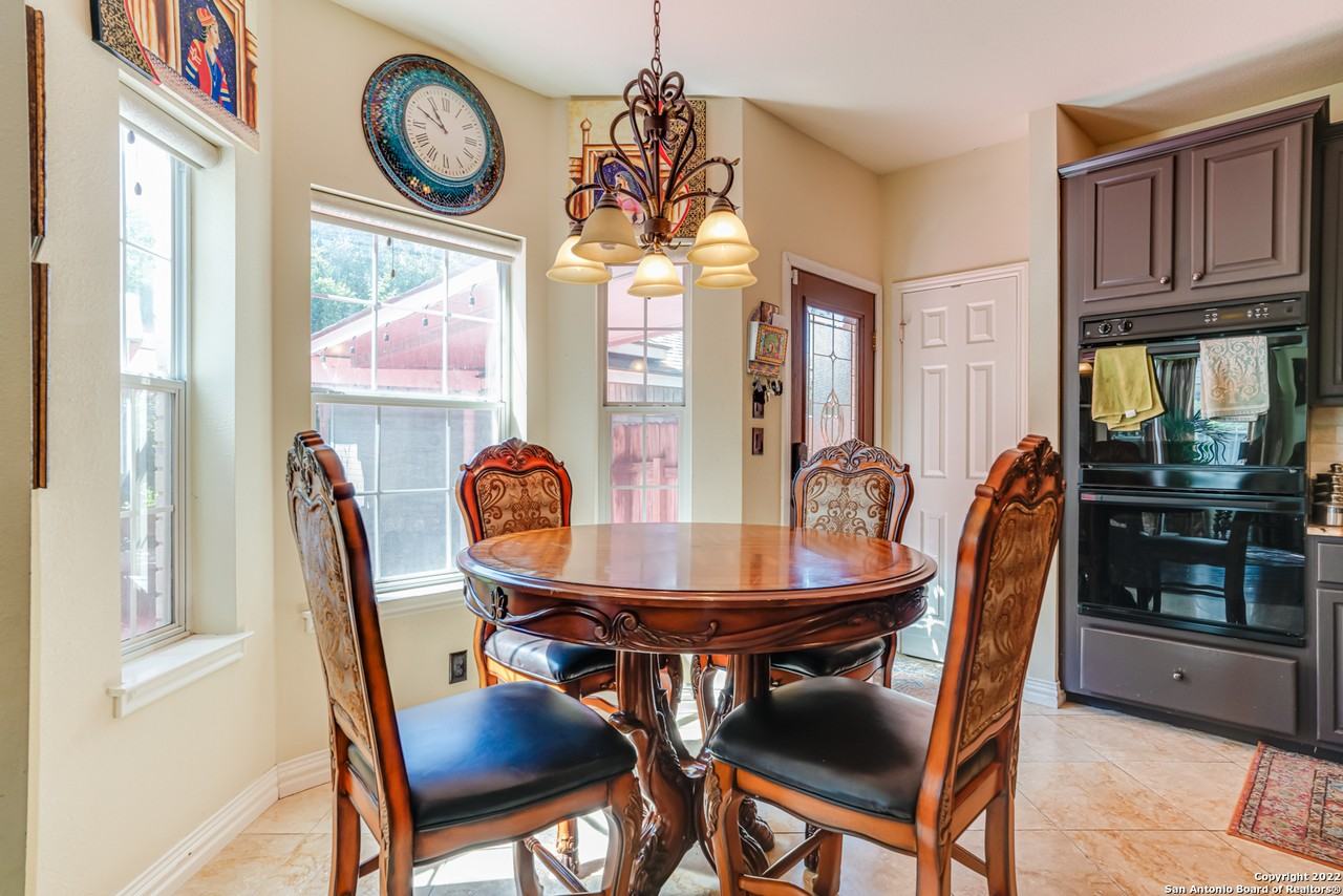 4514 Shavano Holw - Photo 2 of 10