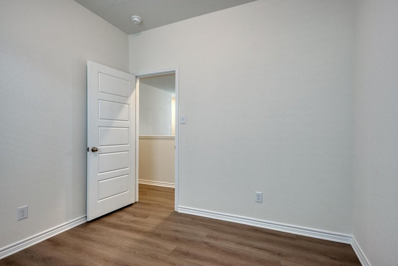 9518 Hinterlands Dr - Photo 4 of 11