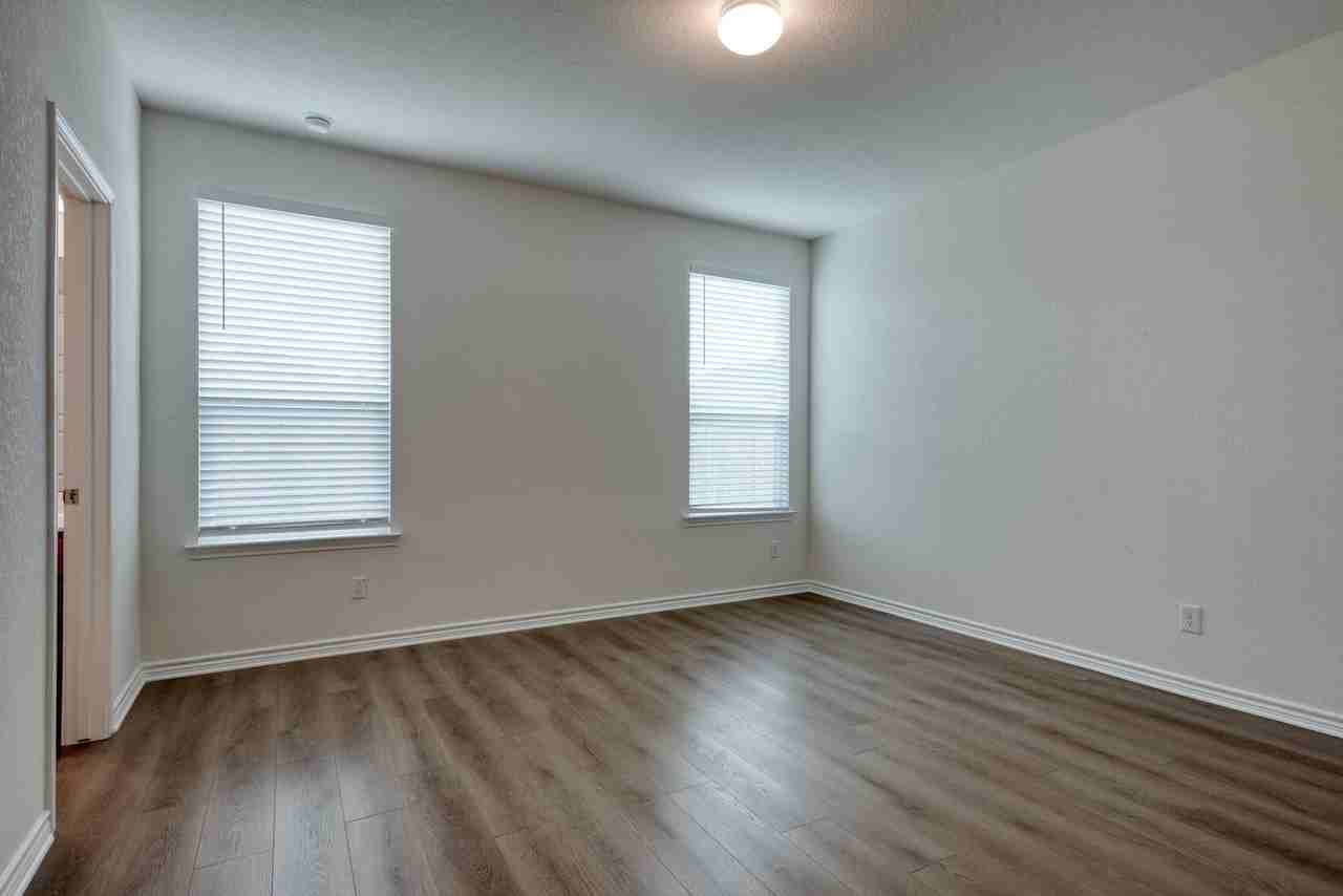 9518 Hinterlands Dr - Photo 2 of 11