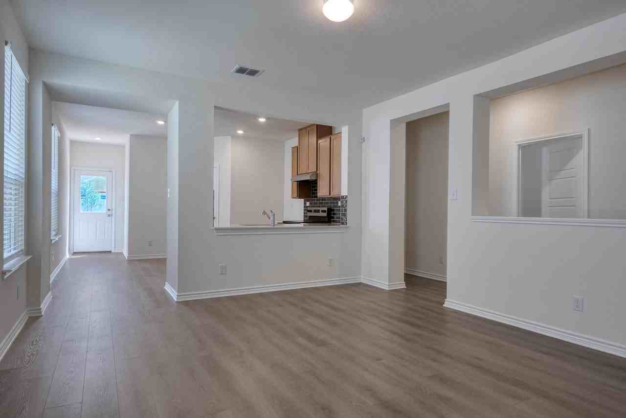 9518 Hinterlands Dr - Photo 5 of 11