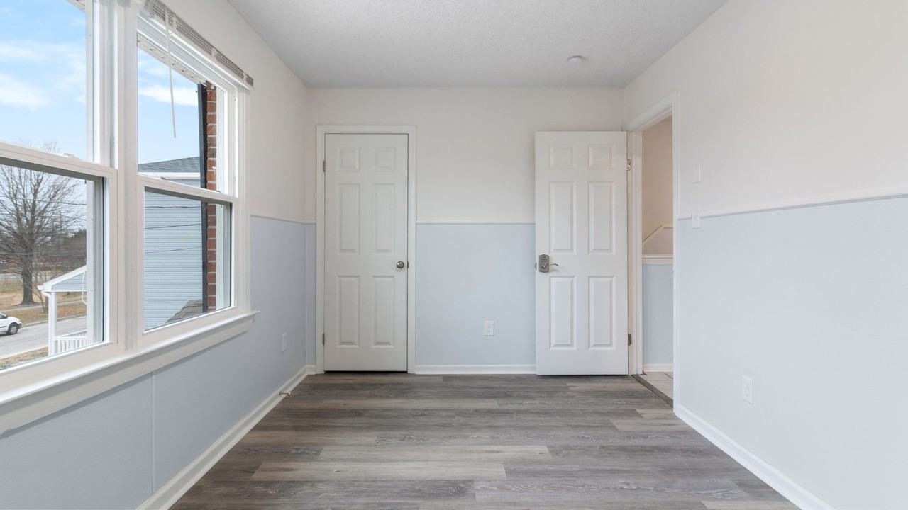 1536 W 39th St - Photo 5 of 10