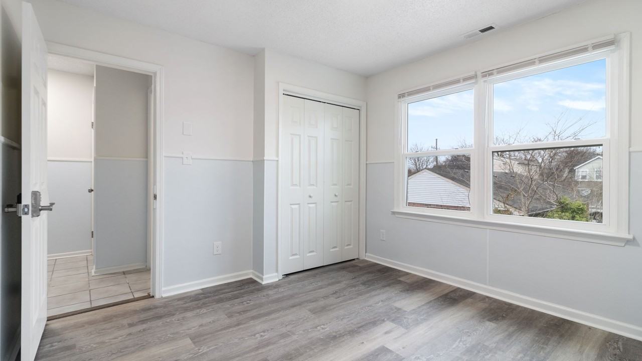 1536 W 39th St - Photo 6 of 10