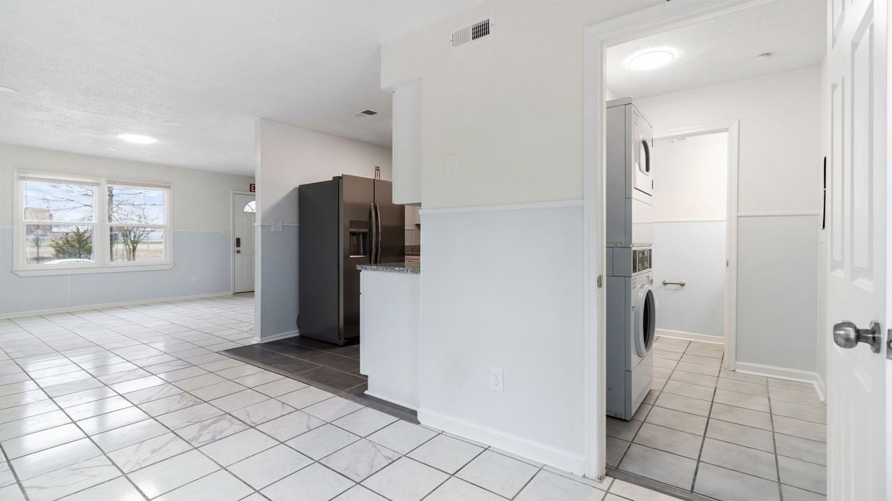 1536 W 39th St - Photo 2 of 10