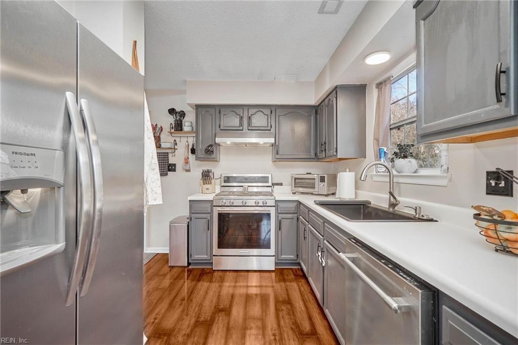 1220 Woods Edge Cir - Photo 4 of 9