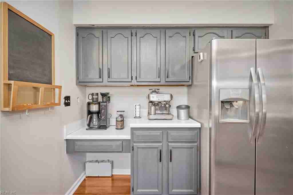 1220 Woods Edge Cir - Photo 3 of 9