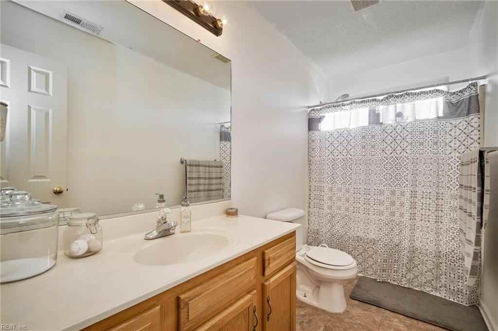 1220 Woods Edge Cir - Photo 2 of 9