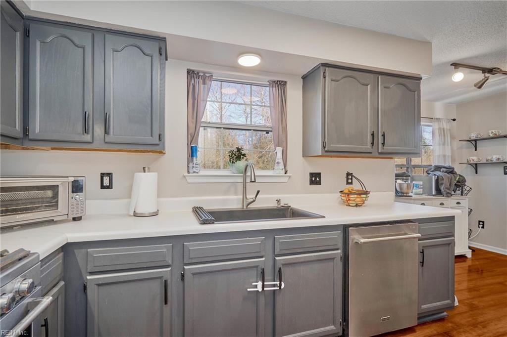 1220 Woods Edge Cir - Photo 6 of 9
