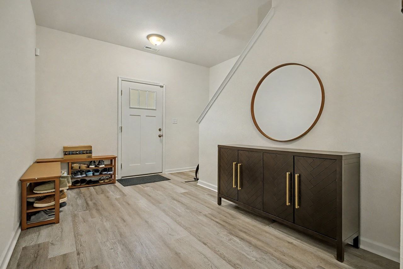3026 Peronne Ave - Photo 5 of 16