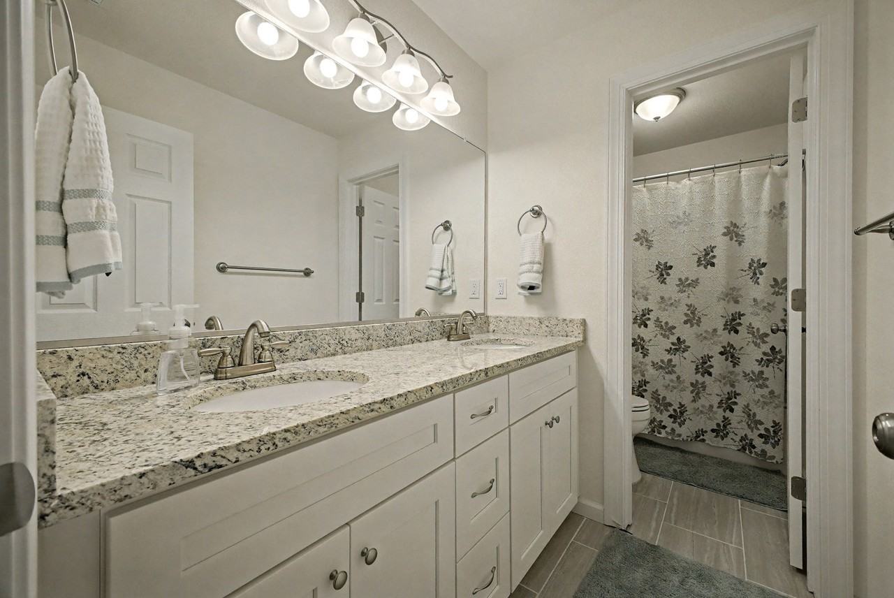 3026 Peronne Ave - Photo 3 of 16