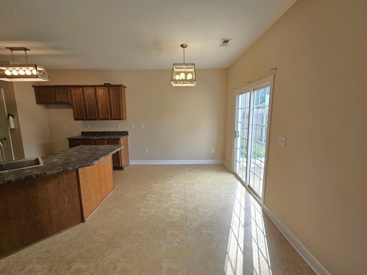 232 Worcester Ln - Photo 4 of 23
