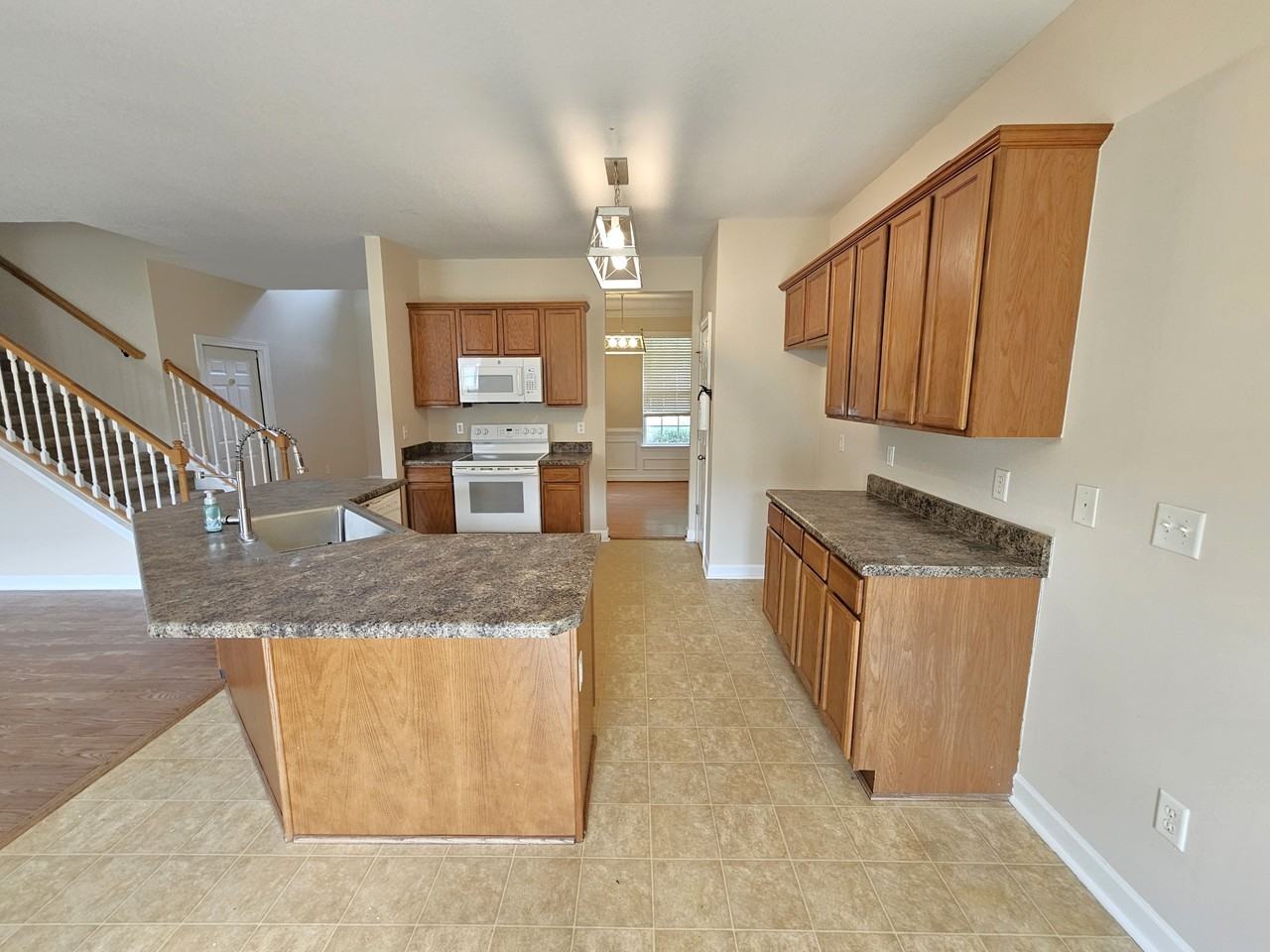 232 Worcester Ln - Photo 5 of 23