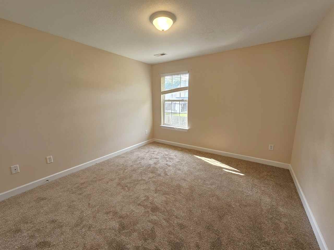 232 Worcester Ln - Photo 2 of 23