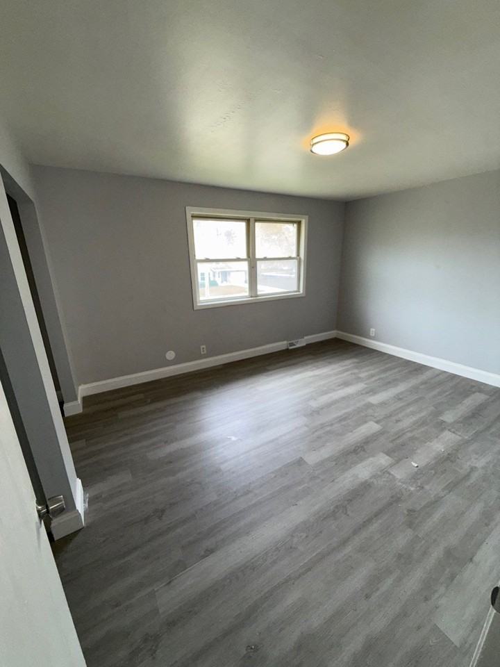 1221 Chestnut St - Photo 5 of 9